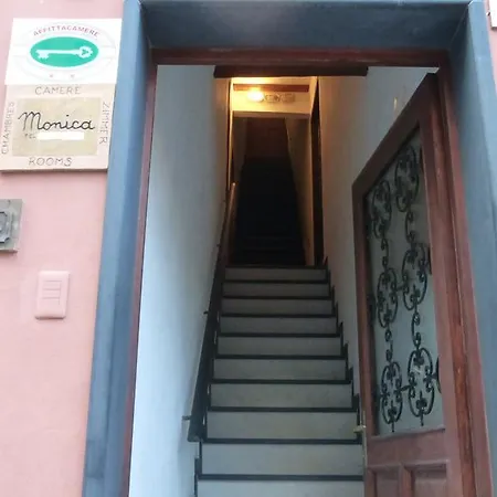 Πανσιόν Monica *