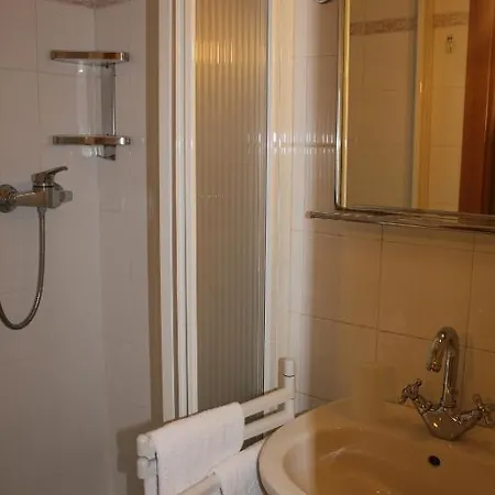 Monica Guest house *
